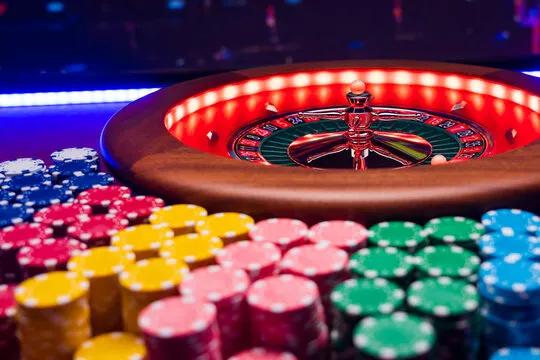 夜间模式 - 五张德州免费小游戏